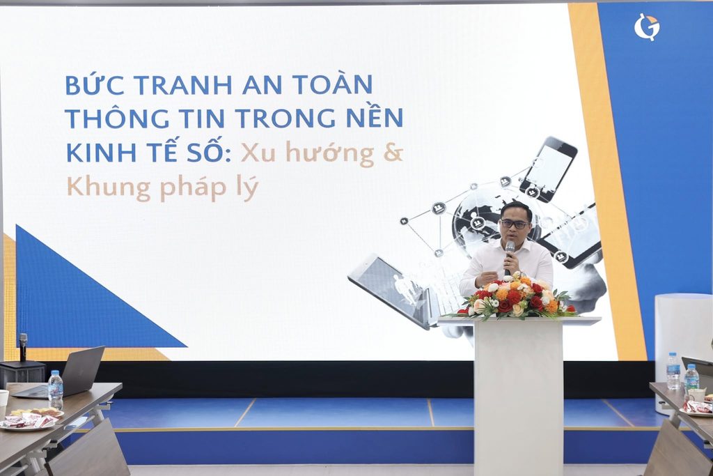 Mr. Luu Xuan Vinh presented on the legal framework for digital transformation.
